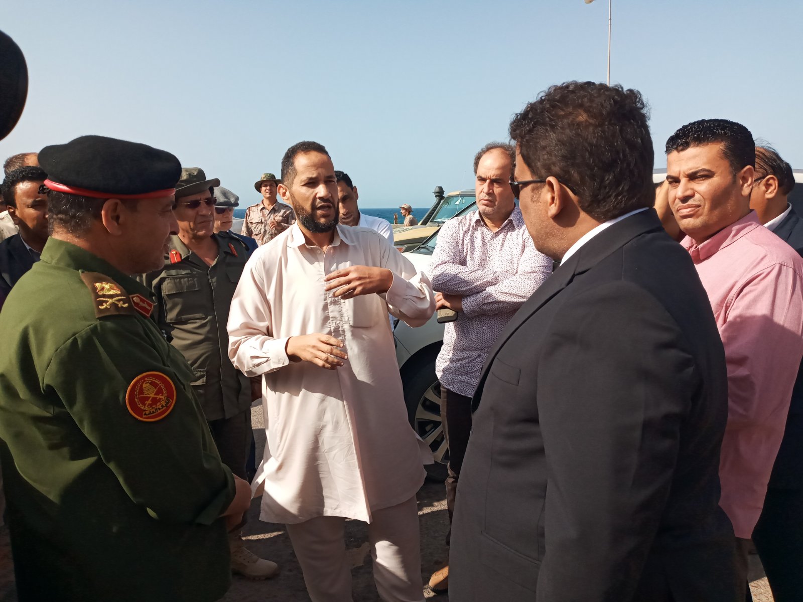 رئيس المجلس الرئاسي يزور المناطق والأحياء السكنية المدمرة بمدينة سرت