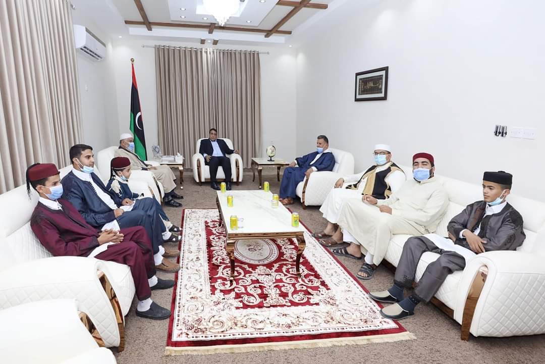 رئيس المجلس الرئاسي يبحث ملف المصالحة الوطنية مع أعضاء الهيئة الوطنية لأعيان ومشايخ ليبيا